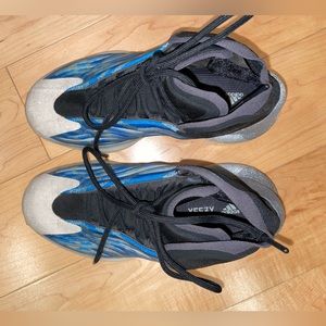 YEEZY QNTM Basketball, Men’s Size 7/Women’s 8.5, Frozen Blue